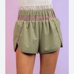 New in‎ women’s size M sage tan second wind shorts / box 21-10